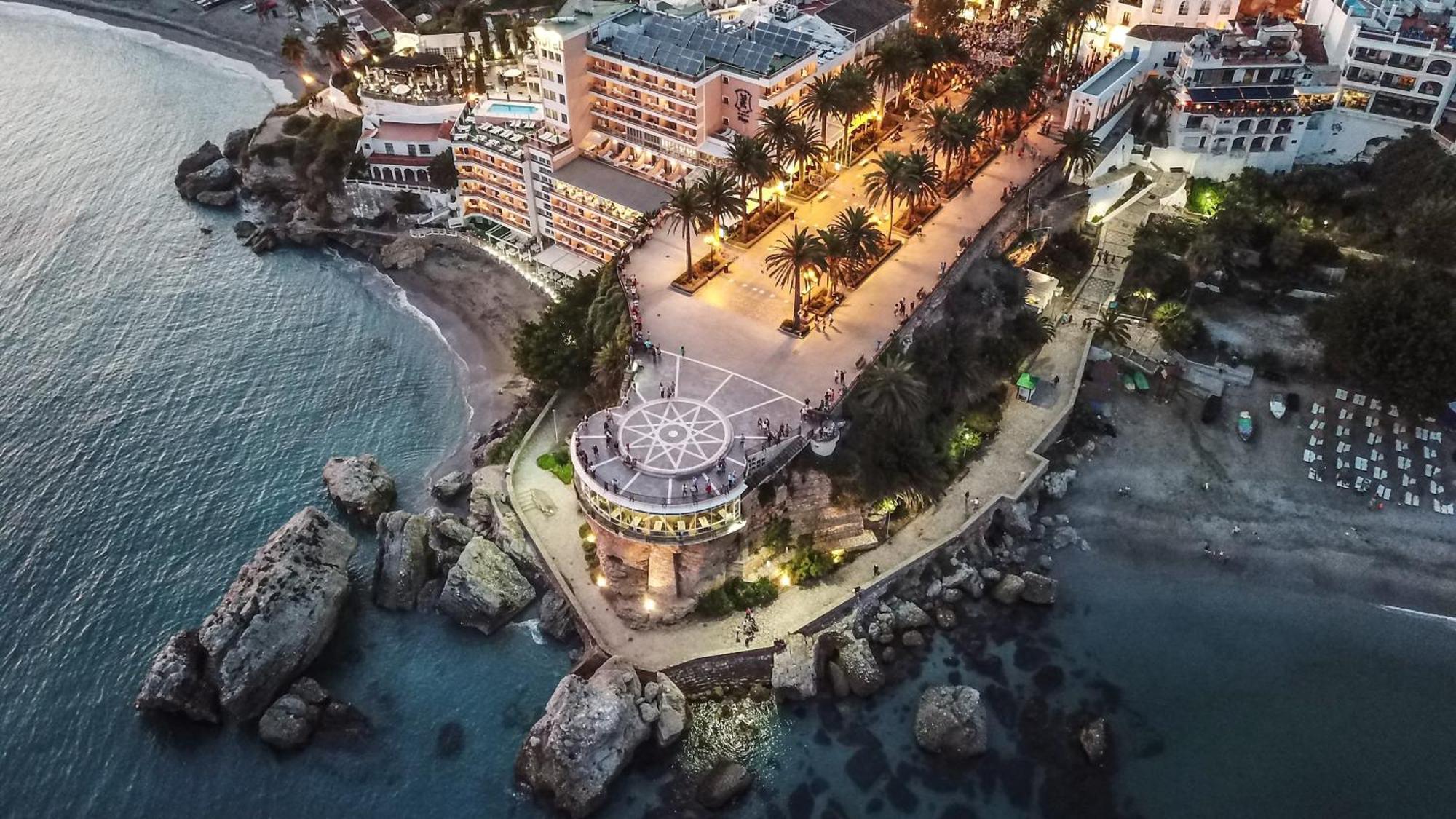 Renovated Apartment On Beachside With Pool Nerja Ngoại thất bức ảnh