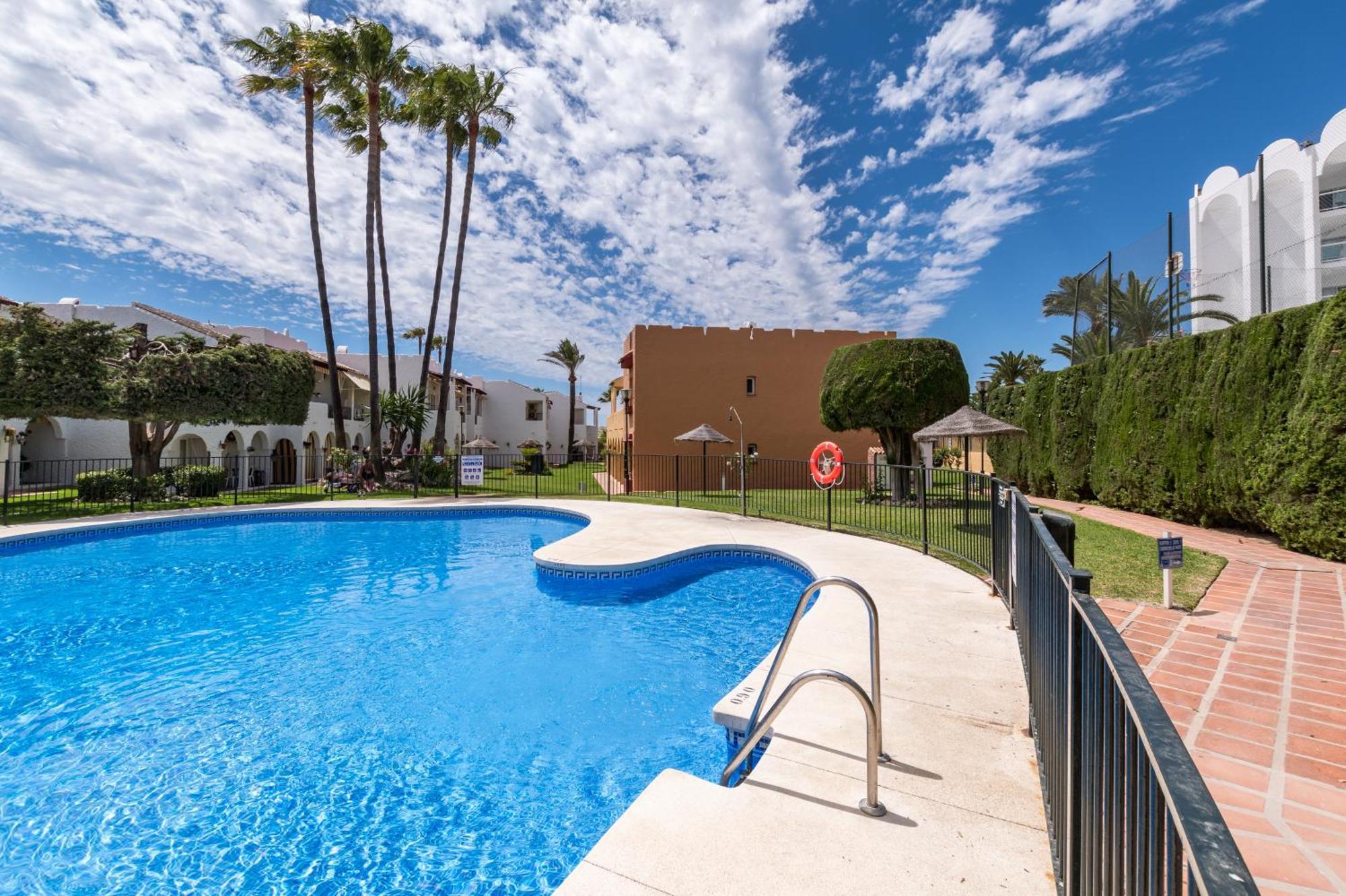 Renovated Apartment On Beachside With Pool Nerja Ngoại thất bức ảnh