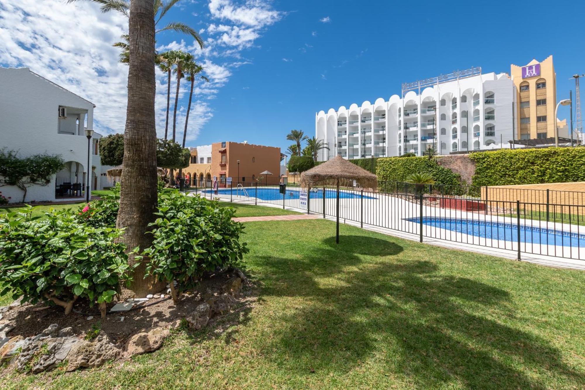 Renovated Apartment On Beachside With Pool Nerja Ngoại thất bức ảnh